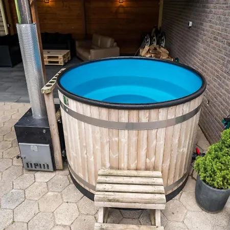 In The Achterhoek With Hot Tub And Volleyball Holiday home *